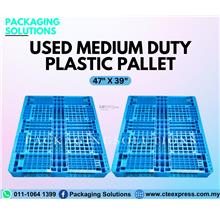 Used Medium Duty Plastic Pallet - 47&quot; X 39&quot;