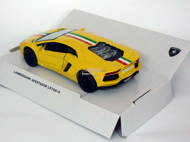 1:36 Model Car  Lamborghini Aventador LP700-4 (1:36) Italy stripe