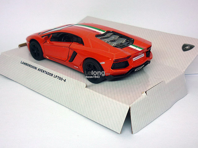 1:36 Model Car  Lamborghini Aventador LP700-4 (1:36) Italy stripe
