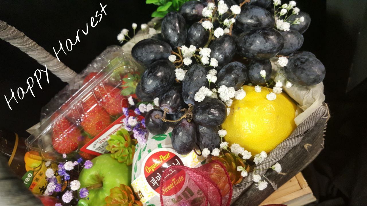 Bloomin&#39; Fruit Basket