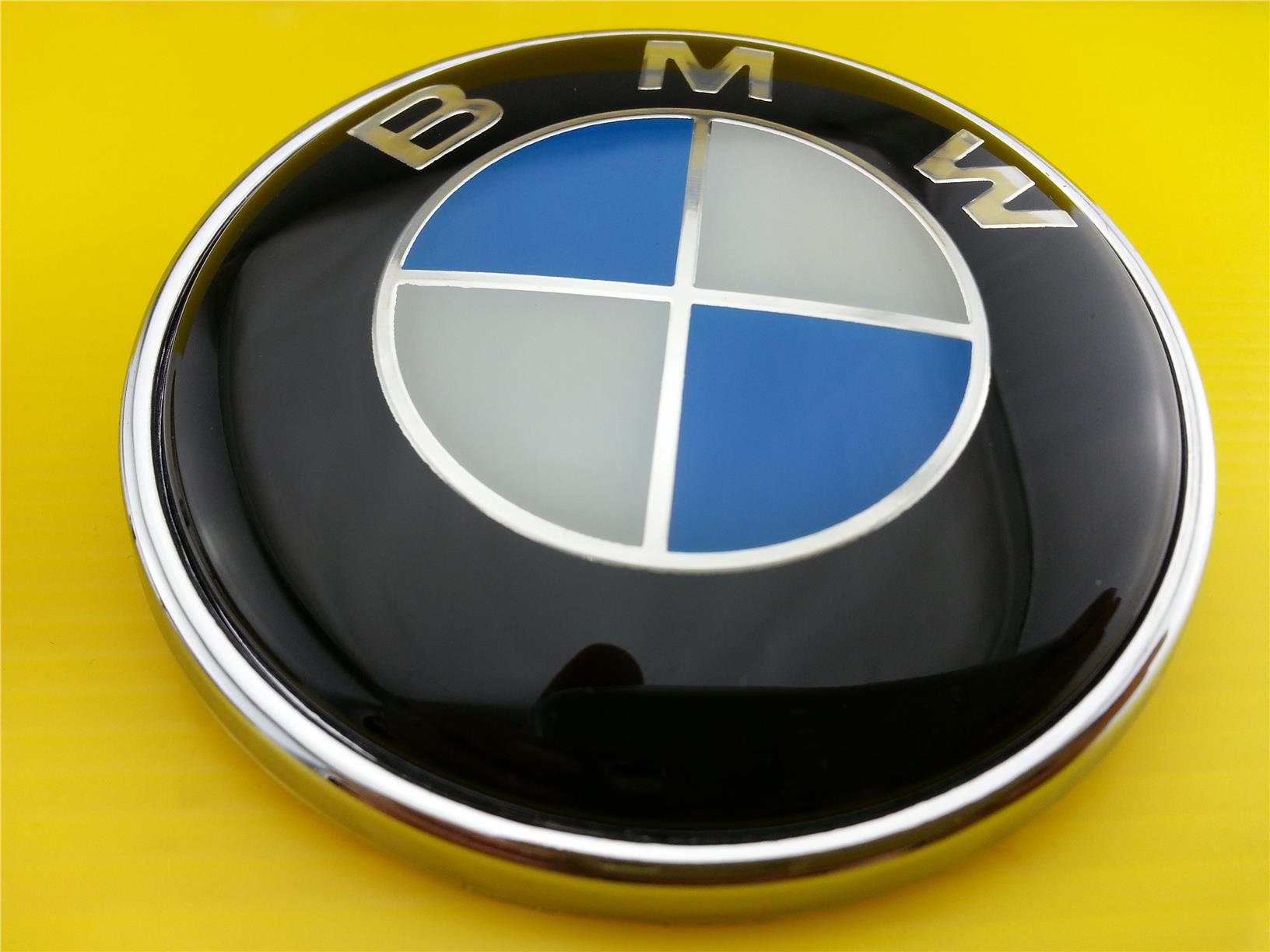 Значок бмв фото. Задняя эмблема БМВ х3 е83. BMW Emblem. Разные значки БМВ. Новый значок БМВ 2021.