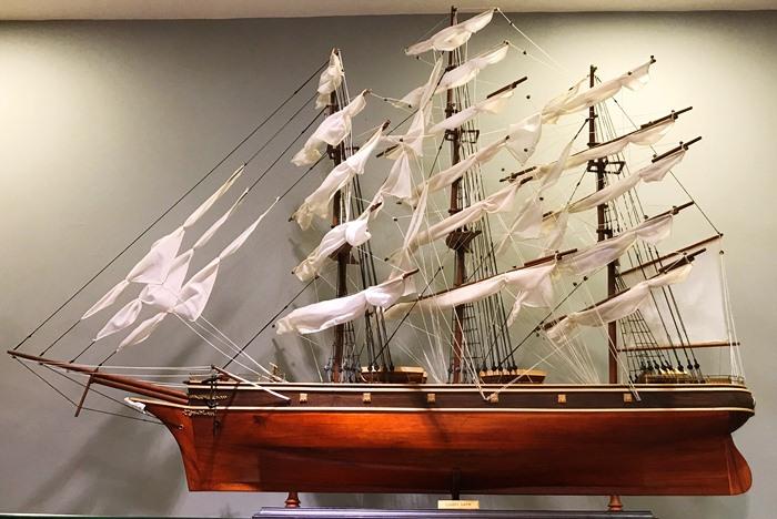 CUTTY SARK WOODEN DISPLAY SHIP MODE (end 11/22/2018 5:15 PM)