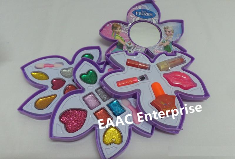 Frozen Washable Beauty Make Up Set Cosmetic Set - A toy for kids