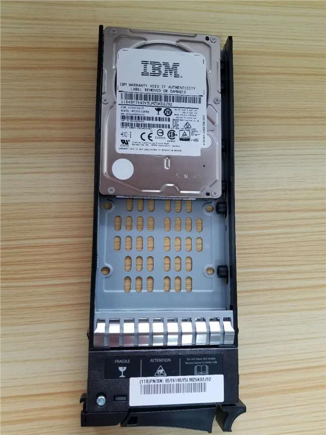 IBM 85Y6185 V7000 300GB 2.5'' 15K Hard Drive 9SW066-039 With Tray