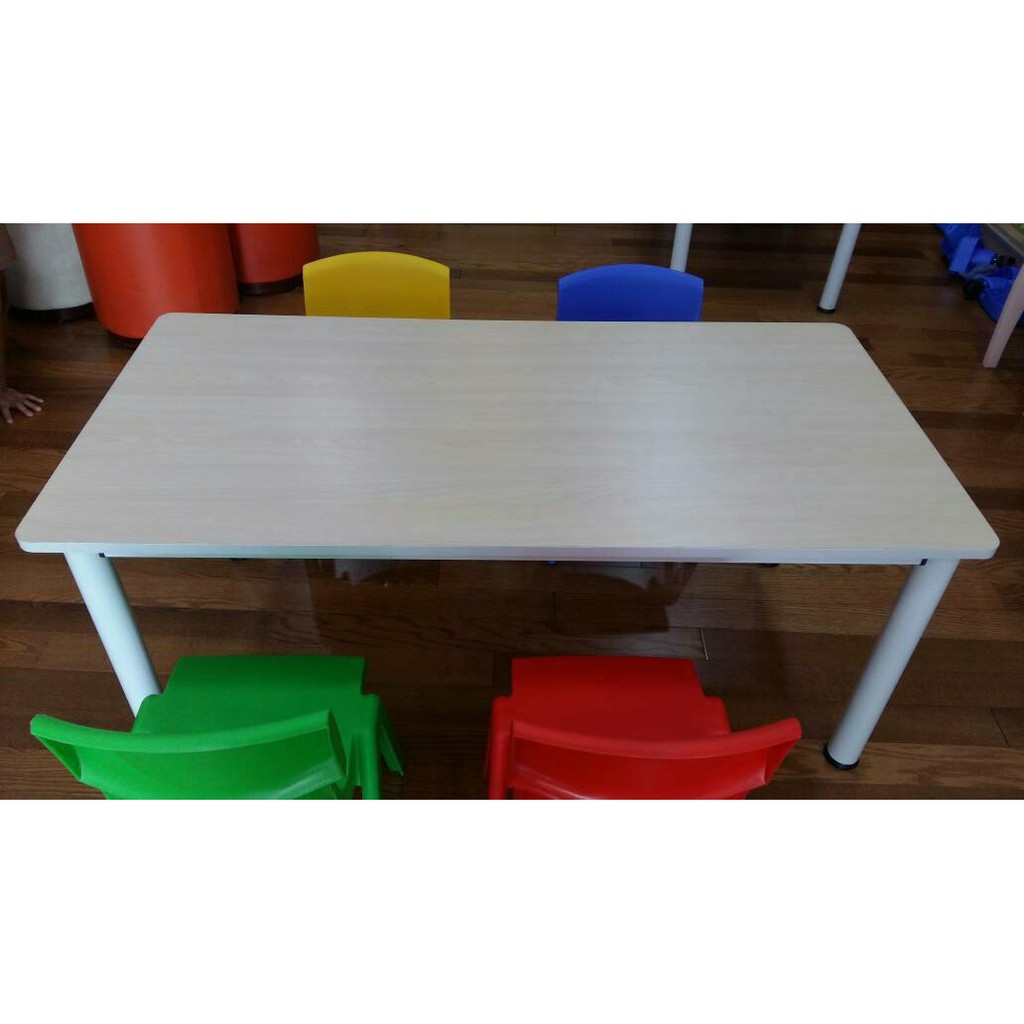 Kids Table (2' X 4')