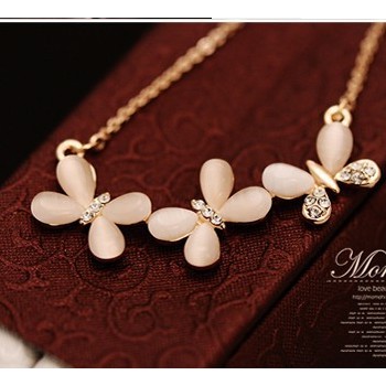Korean Styles Zircon Butterfly Pendant Necklace Women Clavicle Chain