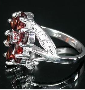 Luxury reddish Mozambique Garnet silver ring - 5.84g