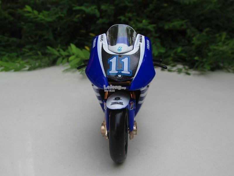Maisto 1 18 Motogp 2011 Yamaha Yzr M End 1 20 2019 4 15 Pm