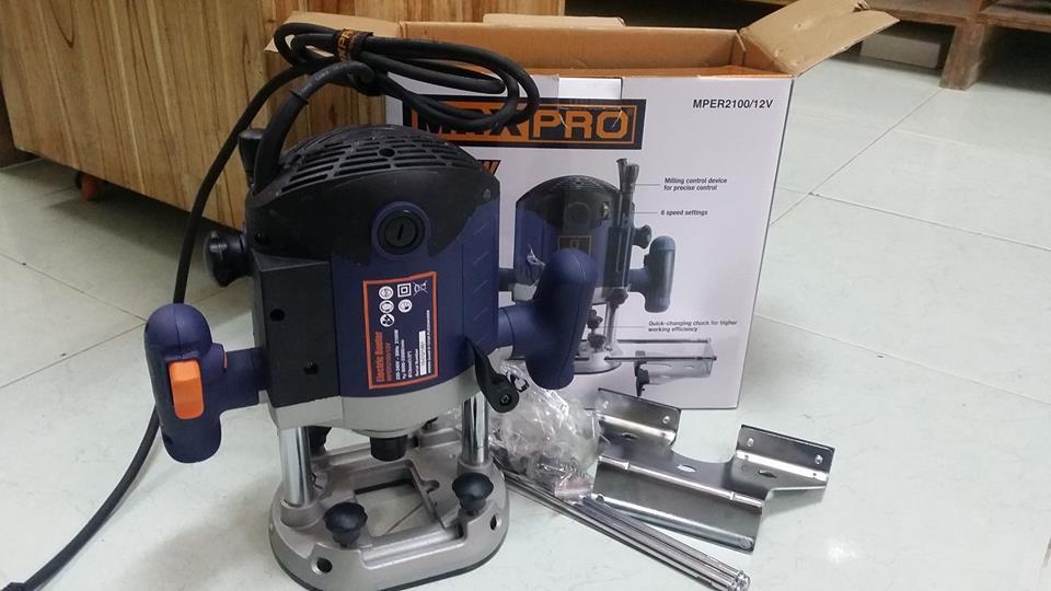 Maxpro 2,100W 1/2" Electric Plunge Router