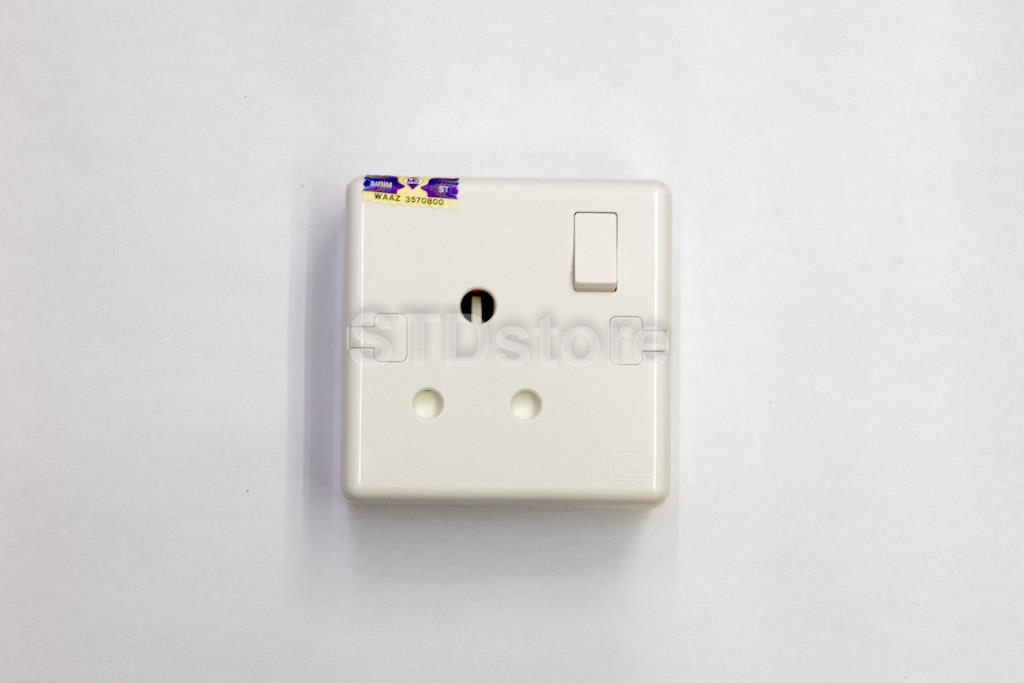 MK E2893 WHI 15A 1 Gang Switched Soket Outlet