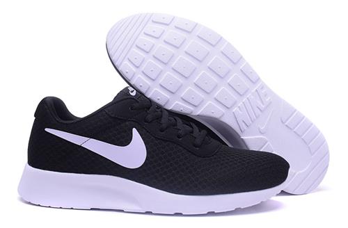 roshe run black white