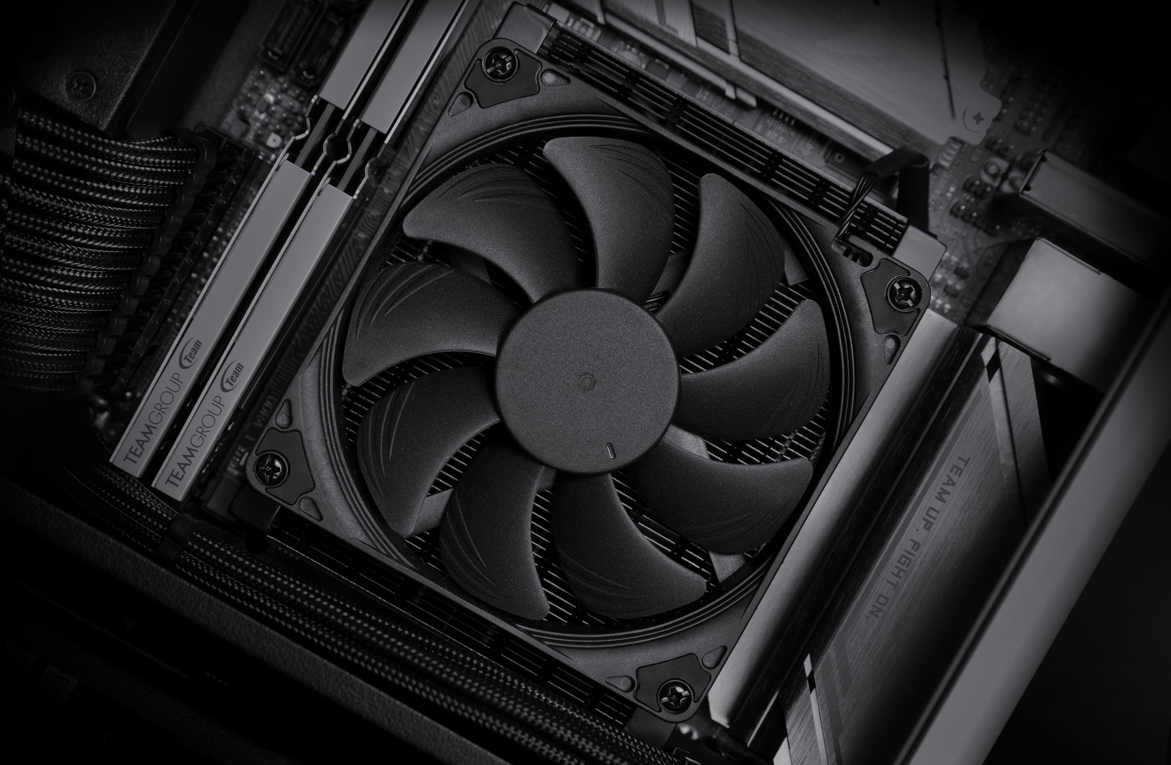 Noctua NH-L9a-AM4 Chromax.Black, Low-Profile CPU Cooler for AMD AM4
