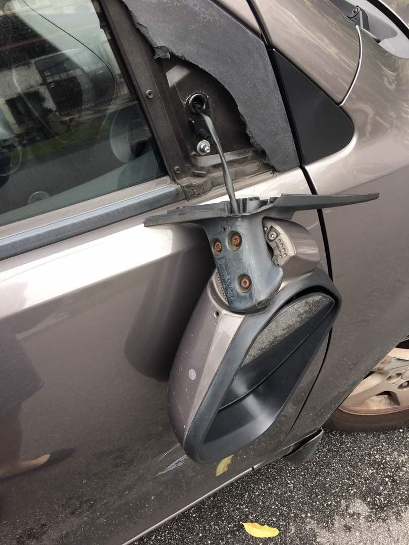 Perodua Bezza Side Mirror - Ucapan Lebaran d