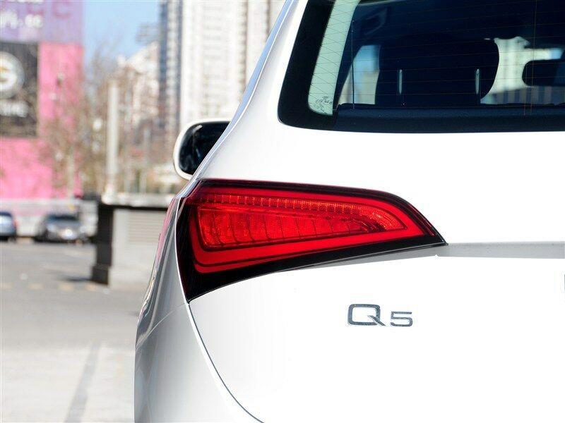 Audi Q5 Emblem - Optimum Audi