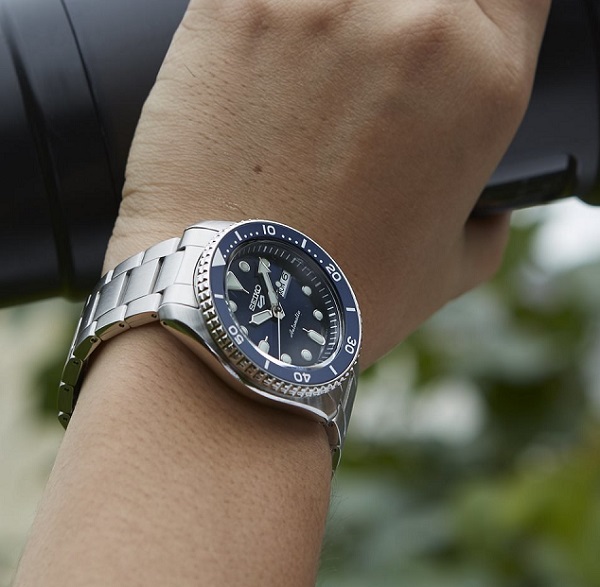 seiko 5 sports blue dial