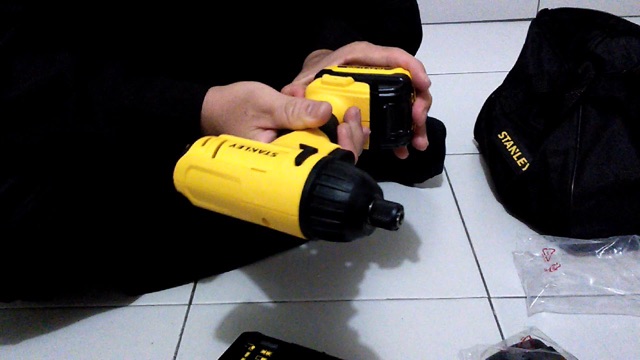STANLEY 10.8V CORDLESS IMPACT DRIVER / DRILL