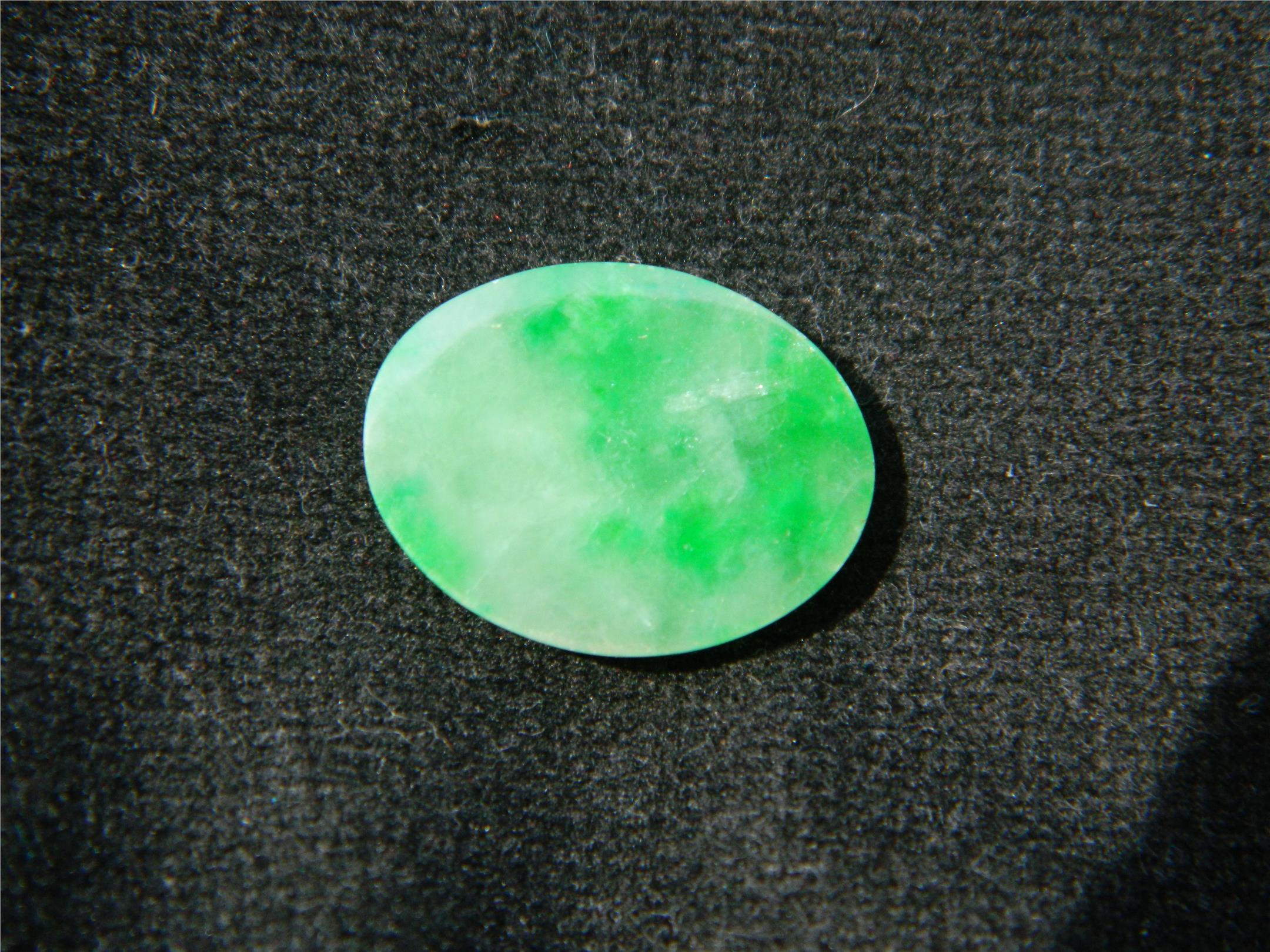 Superb imperial quality big green jade cabochon - 12.35CT - JD163