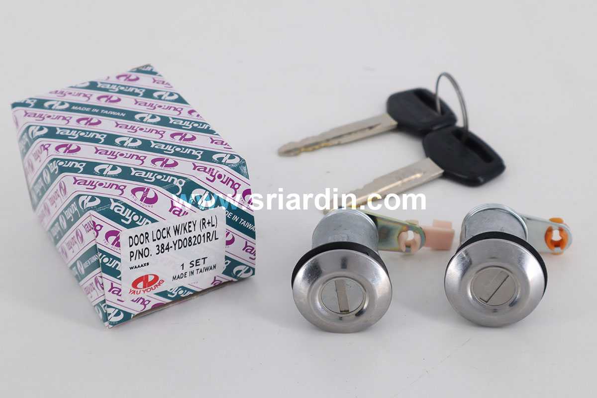 Toyota Corolla KE30 76-79 Door Lock with Key  ( OE Part Number : R 690