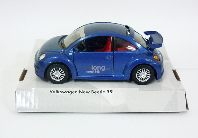 Volkswagen New Beetle RS i (1/32) scale model car