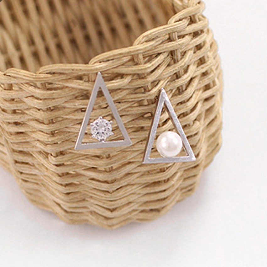 Youniq Basic Korean Triangle Pearl  &amp; Cz Ab Earring (Silver)