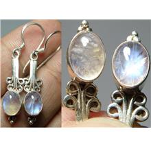 A pair of flower design white Labradorite lady silver ear ring - 2.56g